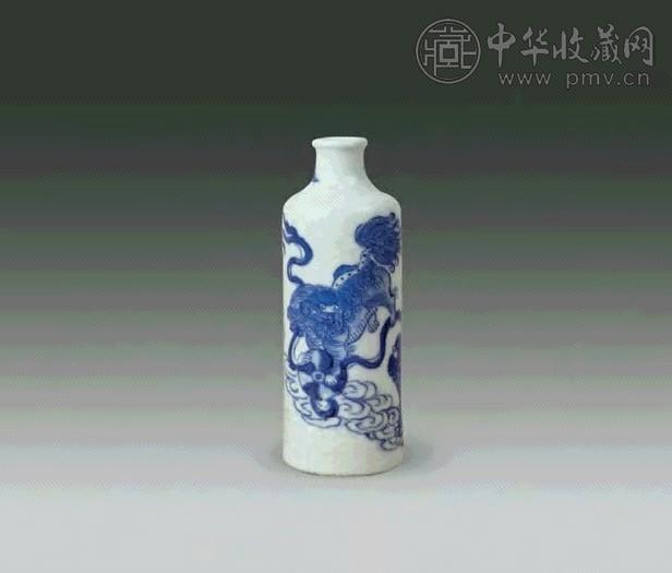 清道光 青花狮纹烟壶