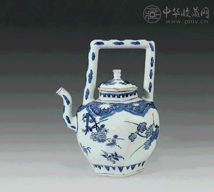 明万历 青花花卉提梁六方壶