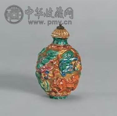 清嘉庆 粉彩凸九狮金彩烟壶