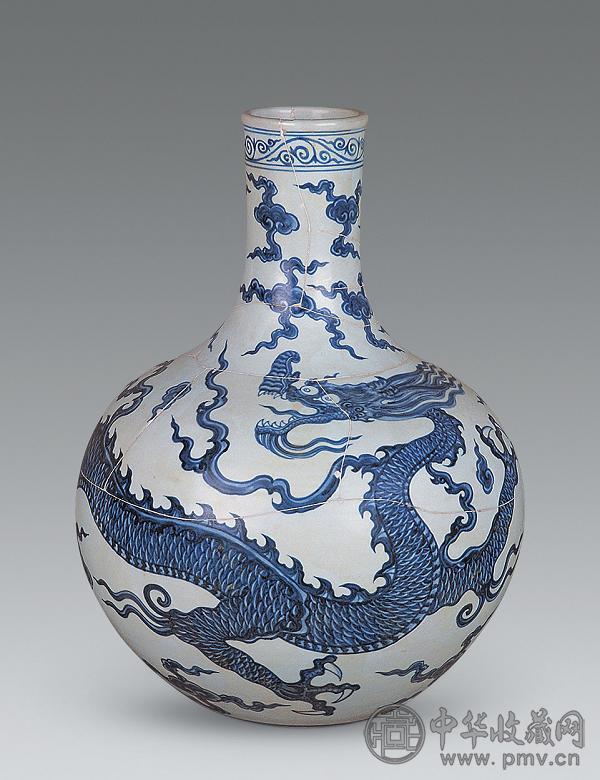 明 青花龙纹天球瓶
