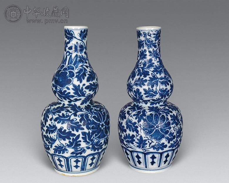 清中期 青花花卉葫芦瓶(1对)