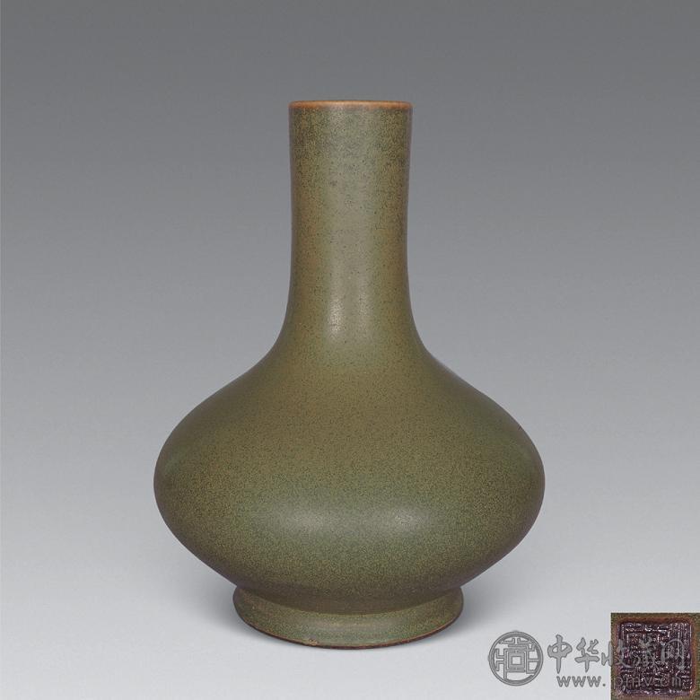 清乾隆 茶叶末釉荸荠瓶