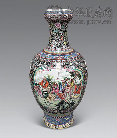 粉彩莲纹开窗八仙花瓶