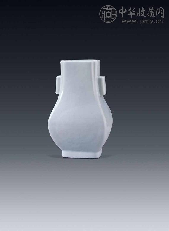 清光绪 月白釉贯耳瓶
