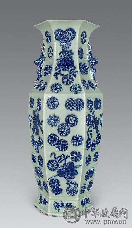 清 豆青青花暗八仙大瓶