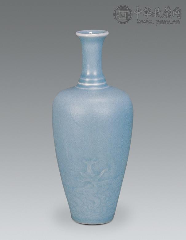 清 粉青暗刻龙纹瓶