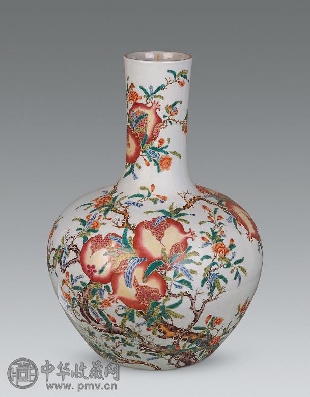 清 粉彩石榴纹天球瓶