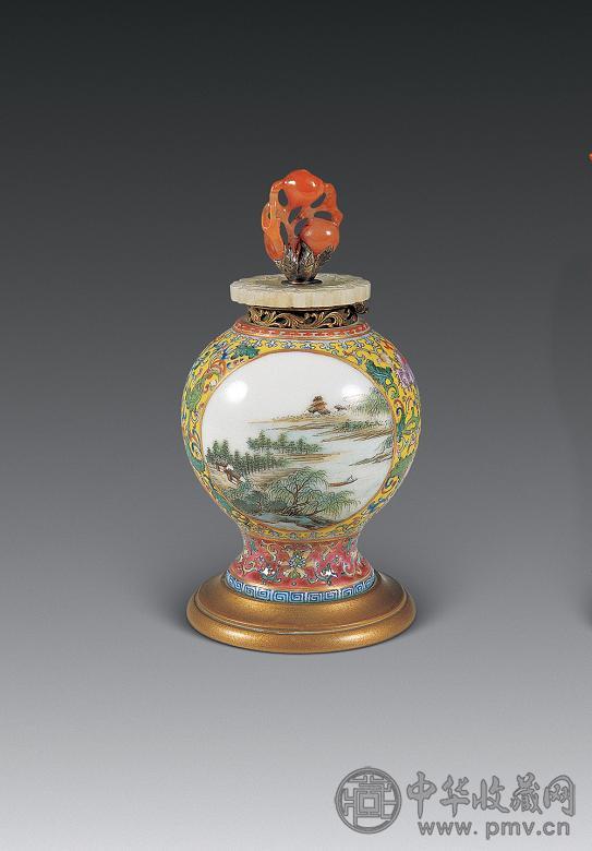 清 粉彩开光山水瓶