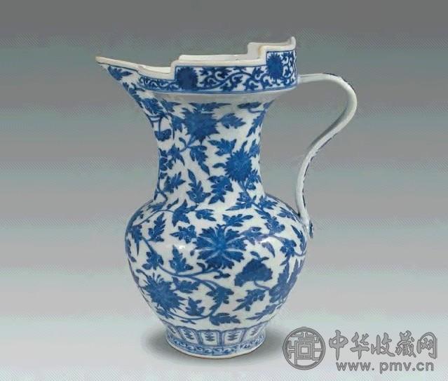 清乾隆 青花缠枝花卉纹僧帽壶