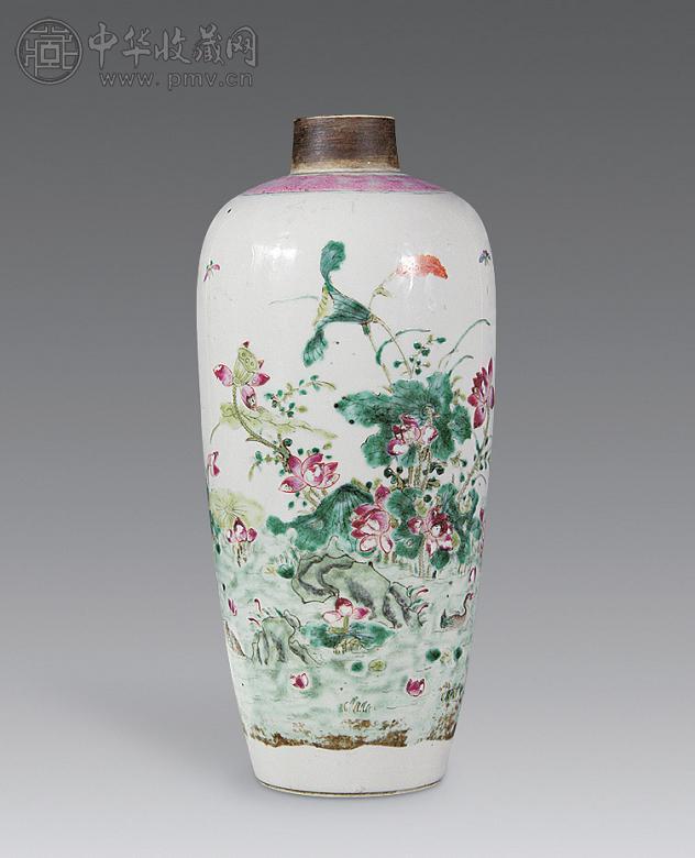 清道光 粉彩荷塘鸳鸯纹瓶