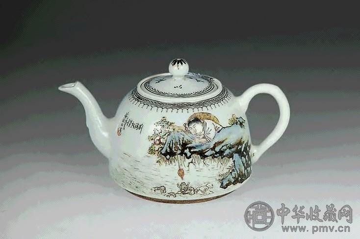 1951年 粉彩刘海戏金蟾茶壶