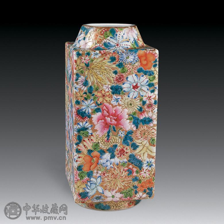 清光绪 金地粉彩万花琮式瓶