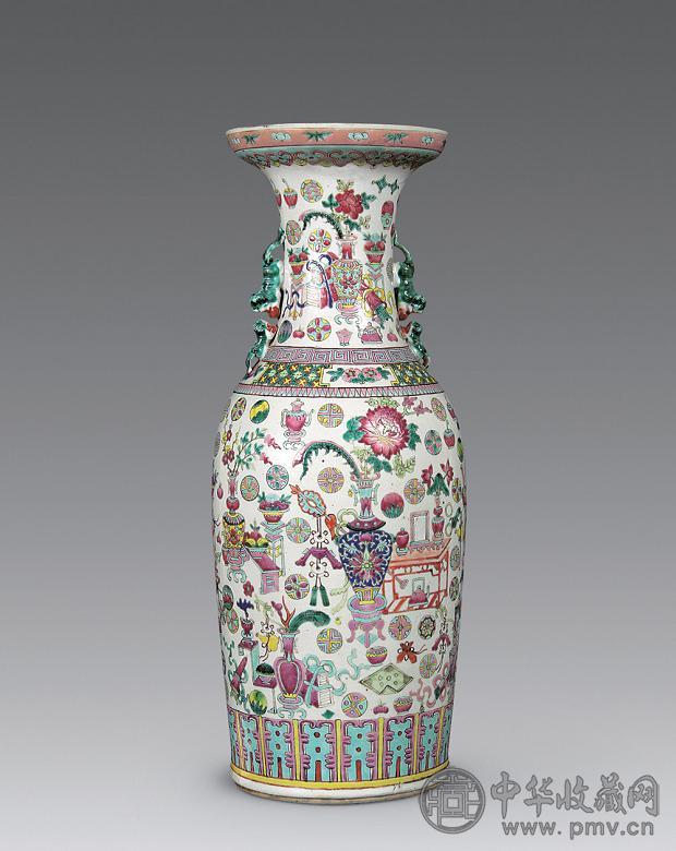 清同治 粉彩博古图狮耳大瓶