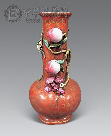 珊瑚红描金寿桃瓶