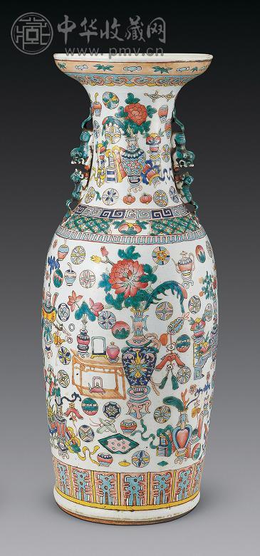 清同治 粉彩博古图狮耳瓶