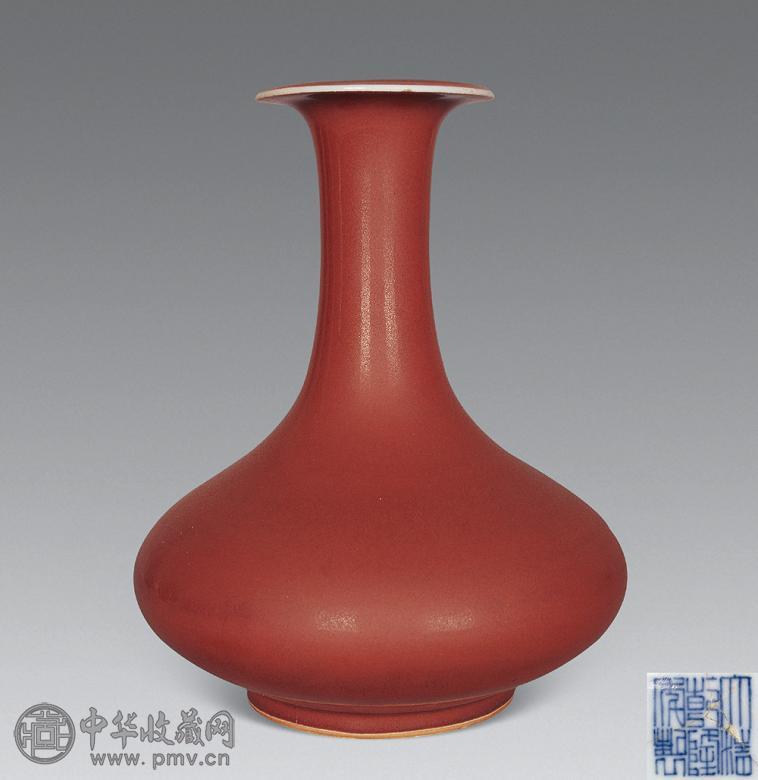 清乾隆 红釉撇口扁瓶