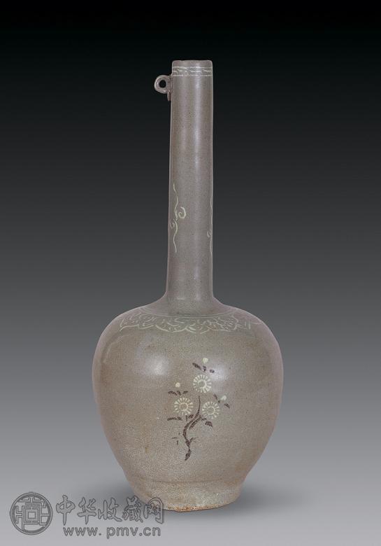 十二世纪中叶 高丽沉砂镶嵌花卉纹长颈单耳瓶
