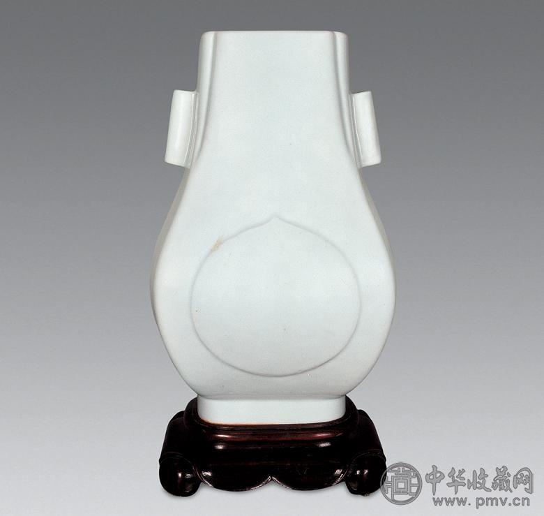 清晚期 白釉贯耳瓶