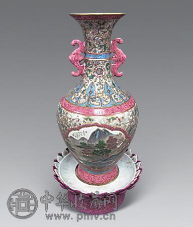 清 珐琅彩描金开窗转底瓶