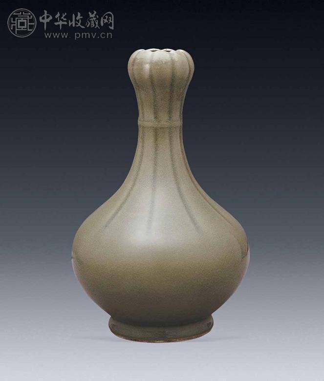 清乾隆 青釉蒜头瓶