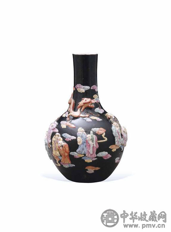 清 墨地凸雕十八罗汉天球瓶