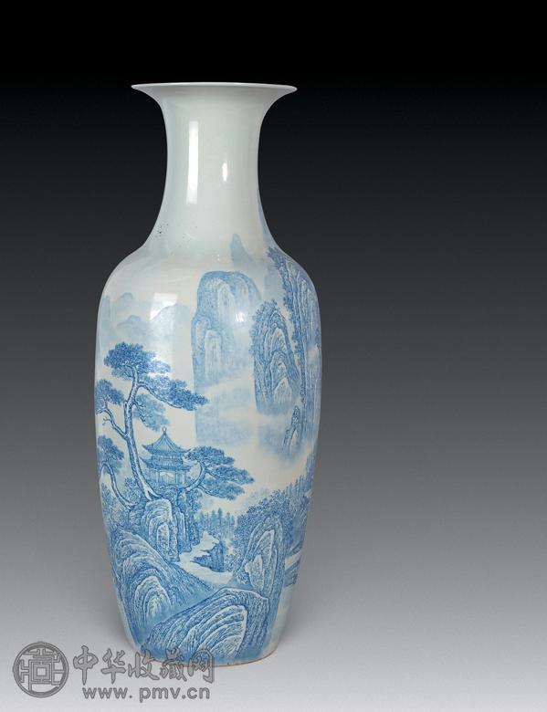 蓝彩山水纹大花瓶