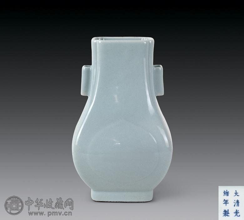 清光绪 粉青釉贯耳瓶