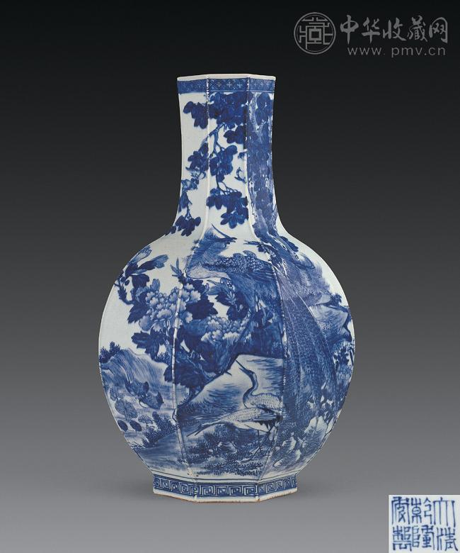 清乾隆 青花富贵图八楞天球瓶