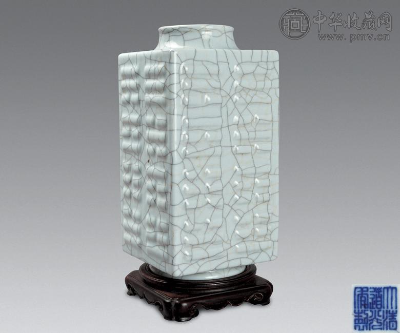 清道光 仿哥釉八卦琮式瓶