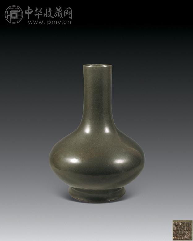 清乾隆 茶叶末釉荸荠瓶
