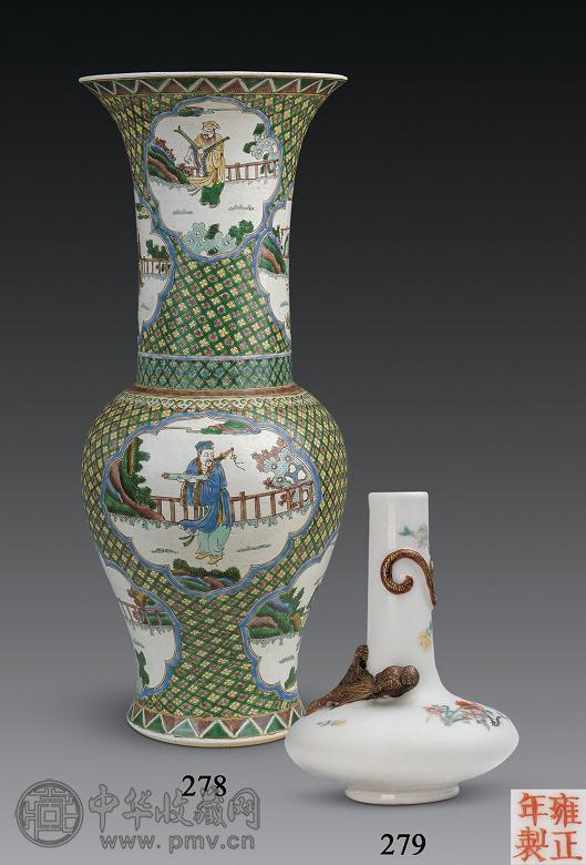 民国 粉彩花草纹雕蟠螭小荸荠瓶