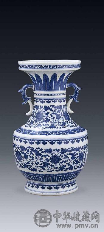 清乾隆 青花缠枝双耳瓶