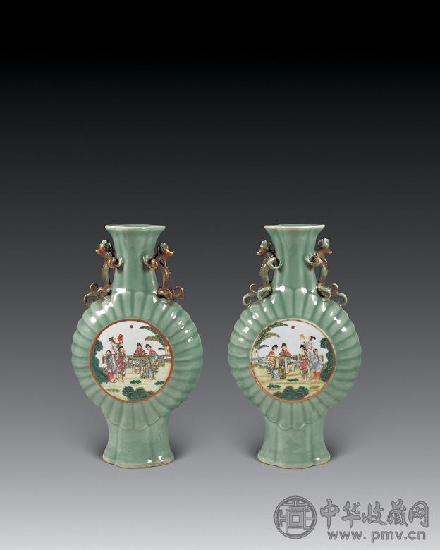 清 豆青釉开光粉彩亭院侍女图双耳扁瓶(1对)