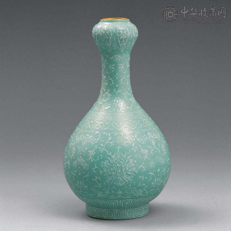 松石绿釉白花蒜头瓶