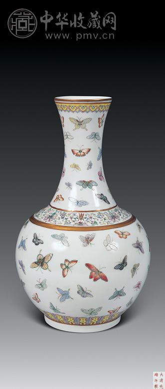 清光绪 粉彩百蝶图赏瓶