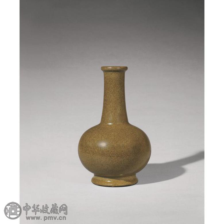 清乾隆 茶叶末釉长颈胆瓶