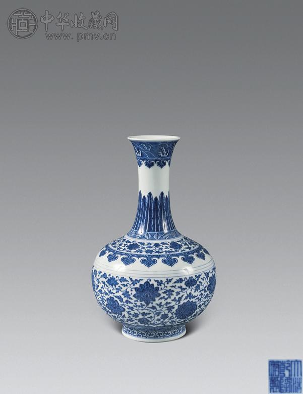 清乾隆 青花缠枝莲纹赏瓶