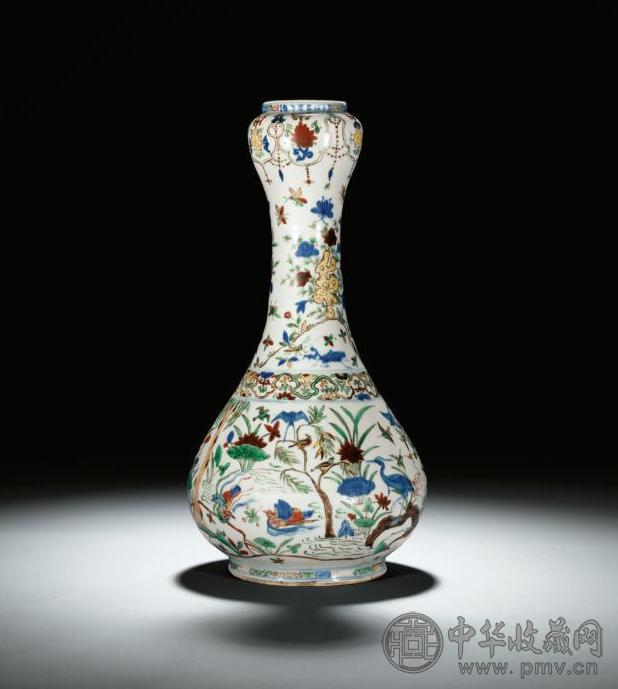 明万历 五彩“荷塘鸳鸯”图长颈蒜头瓶