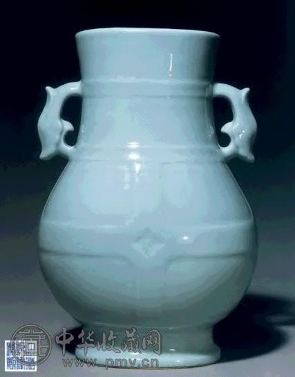 清乾隆 仿汝窑釉变龙耳壶