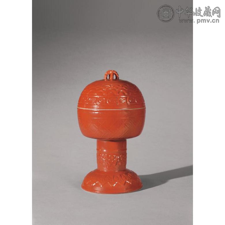 清乾隆 珊瑚红釉仿古铜兽面几何纹盖斗