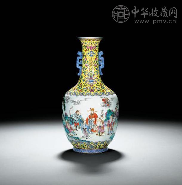 清嘉庆 柠檬黄地粉彩通景“群仙祝寿”图双耳瓶