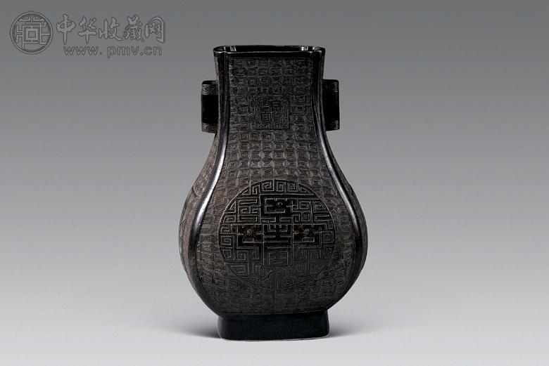 清 仿青铜器贯耳方瓶