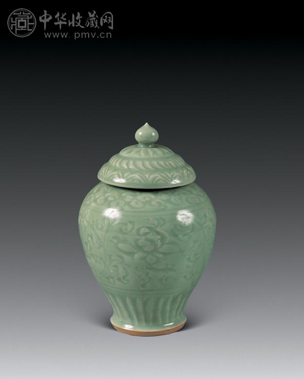 明 龙泉窑缠枝莲纹盖瓶