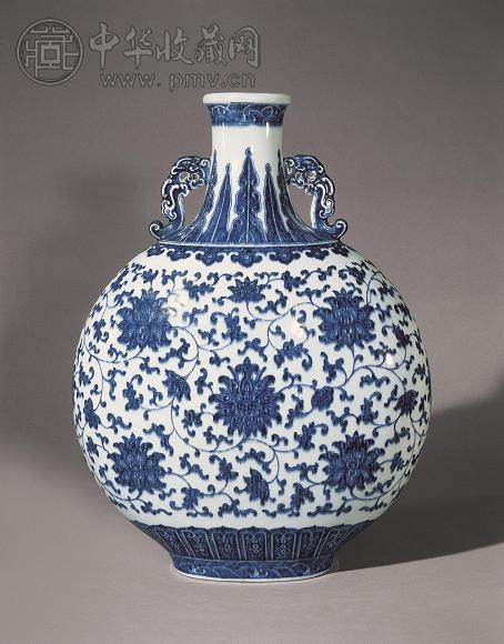 清乾隆 青花缠枝蕃莲纹双夔龙耳扁壶