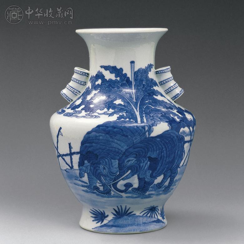 清 青花万象更新双耳瓶