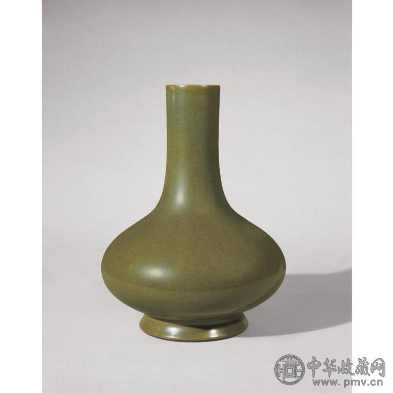 清乾隆 茶叶末釉长颈瓶