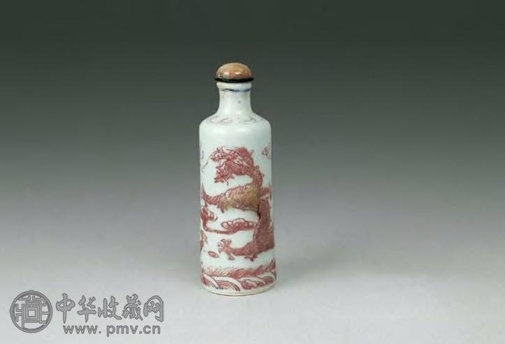 清 釉里红龙纹烟壶