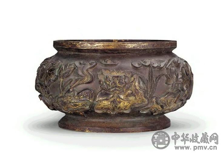 元 铜鎏金雕荷花纹香炉