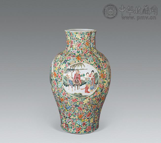 清 粉彩万花地开光人物纹瓜棱瓶