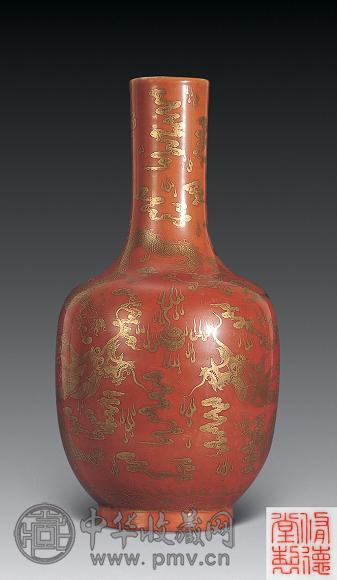 清 瑚红描金龙纹瓶